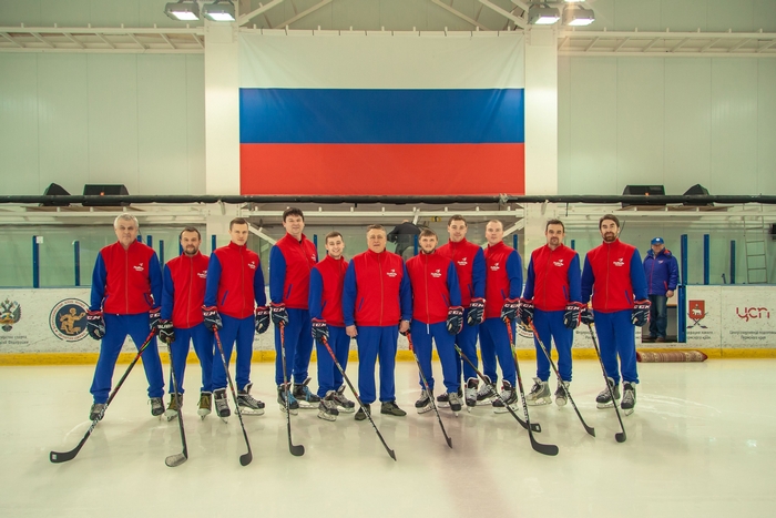 Тренерский состав по хоккею во главе директора А.Н. Слепынина #скпобеда #сшсвердловскогорайона
